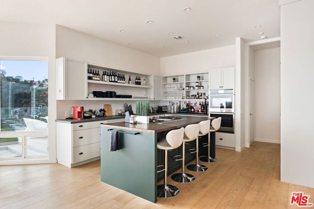 7868 Electra Drive, Los Angeles CA: https://media.crmls.org/mediaz/ef183272-a350-4724-962e-b0671fef2c4c.jpg