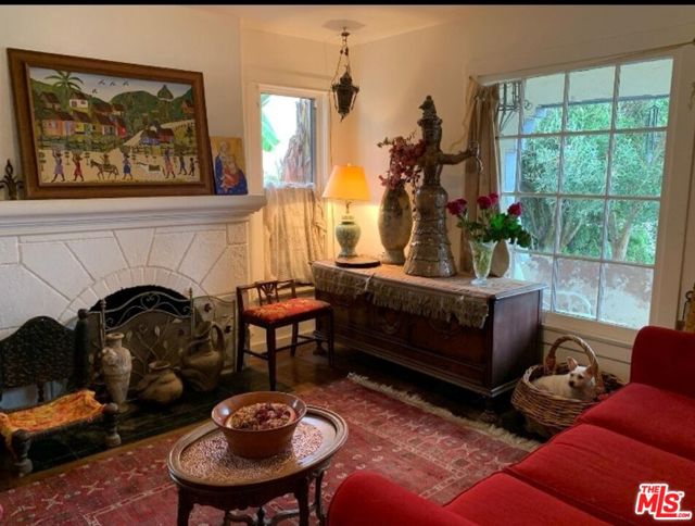 41 W Warner Street, Ventura CA: https://media.crmls.org/mediaz/ef189ea2-4ce3-4942-ae8f-fe44b3849a33.jpg