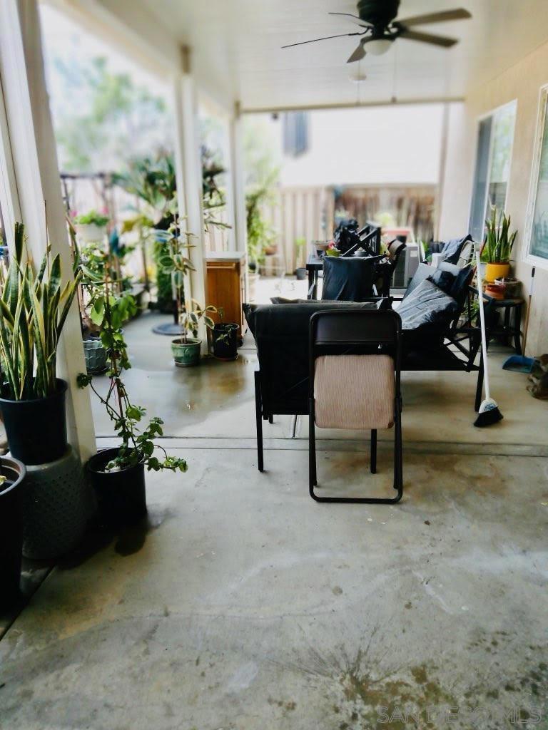 https://media.crmls.org/mediaz/ef18ca8a-125d-44fd-85ae-362334bc29c5.jpg?preset=X-Large