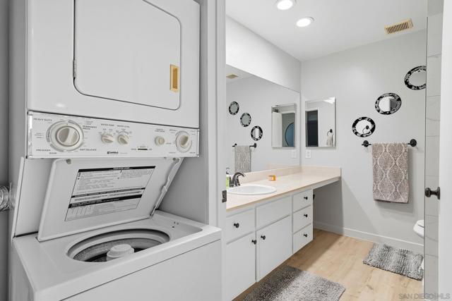 10250 Caminito Cuervo, San Diego CA: https://media.crmls.org/mediaz/ef1919ca-5de7-4020-97bb-eb19ef9ea4b0.jpg