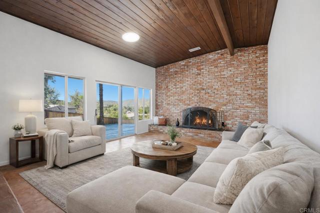 Detail Gallery Image 10 of 28 For 12307 Lemon Crest Dr, Lakeside,  CA 92040 - 3 Beds | 2 Baths