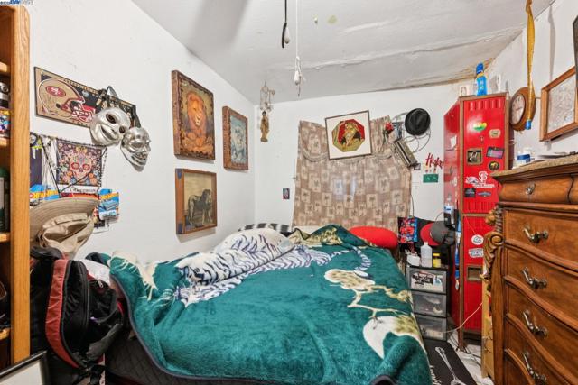 1018 Gilman Ave, San Francisco CA: https://media.crmls.org/mediaz/ef199b87-d41a-4760-95b6-efe86eba93f3.jpg