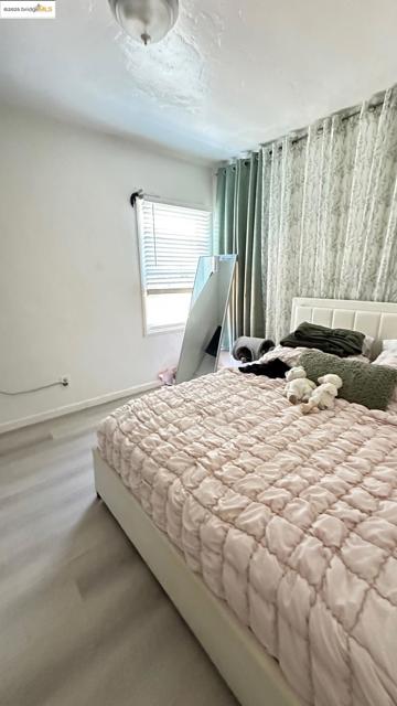 1929 Lincoln Avenue, Richmond CA: https://media.crmls.org/mediaz/ef19e28f-4288-4534-9659-d6e967a17de3.jpg