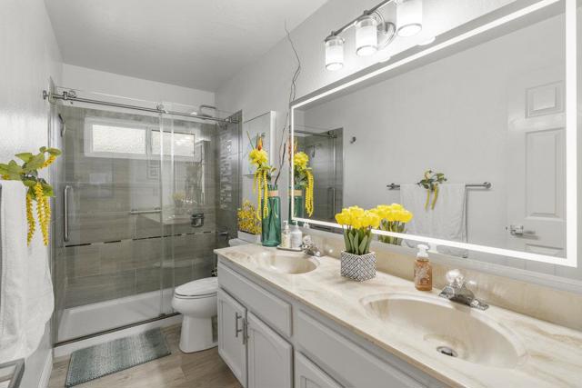 16761 Dry Creek Court, Morgan Hill CA: https://media.crmls.org/mediaz/ef1a8fd3-5de6-493a-a3dd-7eef13bc459e.jpg