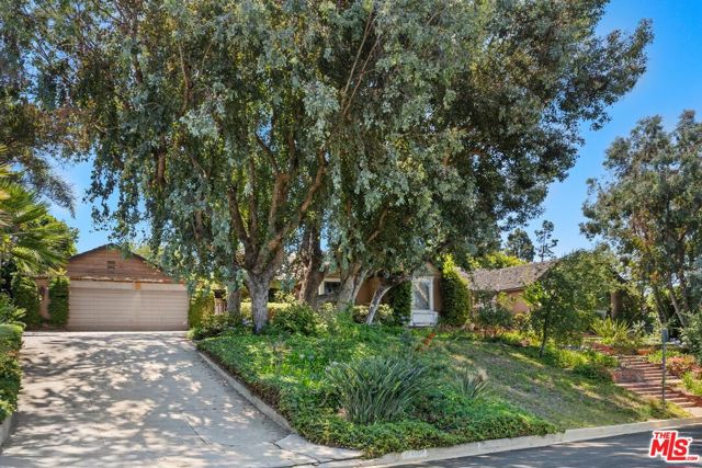 11450 Ayrshire Road, Los Angeles CA: https://media.crmls.org/mediaz/ef1b0871-4254-42c5-8c28-593757703aca.jpg