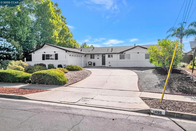 1498 Delaware Dr, Concord CA: https://media.crmls.org/mediaz/ef1bb092-cbae-4892-a74c-5b31c3ad101a.jpg