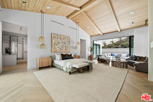 10950 Verano Road, Los Angeles CA: https://media.crmls.org/mediaz/ef1bfd72-8a71-42da-80c8-5faf9e7158c7.jpg