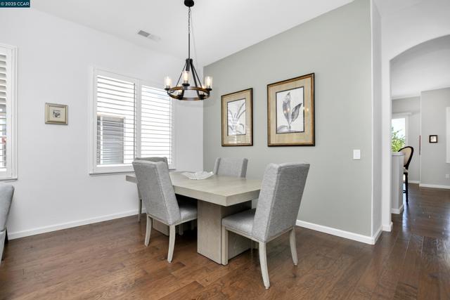 1820 Mariposa Way, Brentwood CA: https://media.crmls.org/mediaz/ef1d3b7e-7f7c-43f4-b671-cc301c275034.jpg