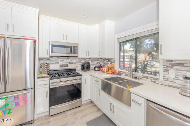 Detail Gallery Image 7 of 17 For 5021 Tilden Ave #1,  Sherman Oaks,  CA 91423 - 2 Beds | 2/1 Baths
