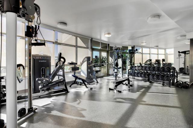 700 W E St, San Diego CA: https://media.crmls.org/mediaz/ef205d74-28e1-43fa-bde8-9163c3069450.jpg