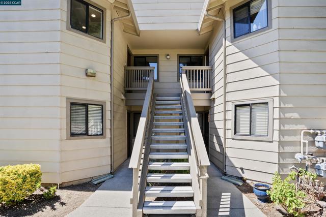 802 Dover, Hercules CA: https://media.crmls.org/mediaz/ef20e951-90a4-44db-9634-9f18c81f4315.jpg