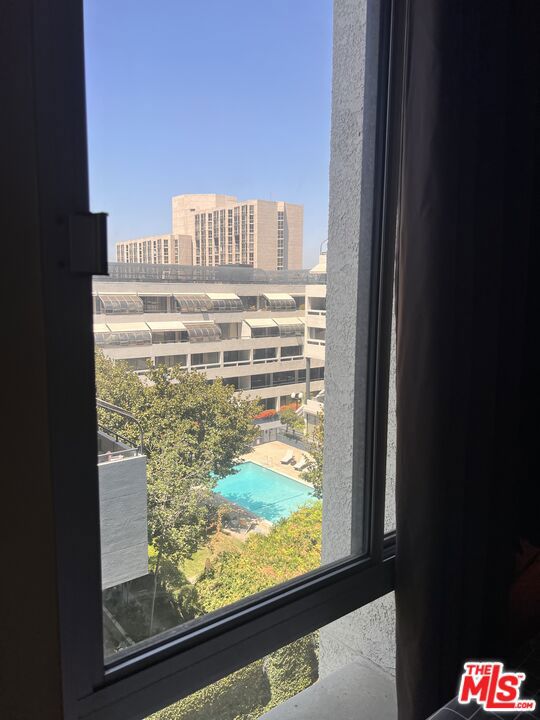 800 W 1st Street, Los Angeles CA: https://media.crmls.org/mediaz/ef20ed42-6221-48ee-b717-63f3455aae45.jpg