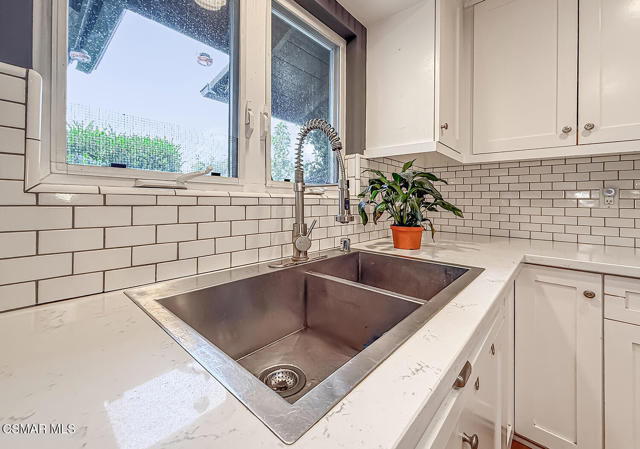1888 El Monte Drive, Thousand Oaks CA: https://media.crmls.org/mediaz/ef213c7c-4671-4684-a7dc-e61f1a36dbae.jpg