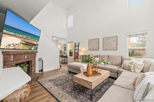 1625 Magnolia Circle, Vista CA: https://media.crmls.org/mediaz/ef2212aa-9ec5-479a-b64a-382cd7ca4f94.jpg