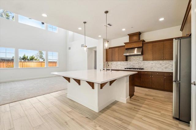 465 Russell Way, Marina CA: https://media.crmls.org/mediaz/ef222ed9-5b0a-4524-a1f6-e64fc97d2bb3.jpg