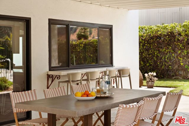2341 N Hobart Boulevard, Los Angeles CA: https://media.crmls.org/mediaz/ef228714-bfe9-4300-9918-60f85e0eb3b9.jpg