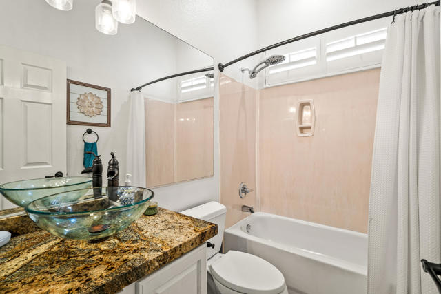 80474 Muirfield Drive, Indio CA: https://media.crmls.org/mediaz/ef229c2f-f0ee-407e-ab95-578ba31116be.jpg