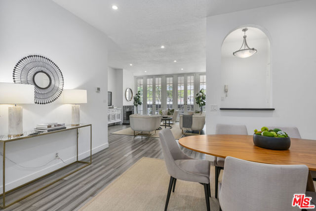 350 S Spalding Drive, Beverly Hills CA: https://media.crmls.org/mediaz/ef22ebed-1515-4a16-ab81-c61b54b8065f.jpg