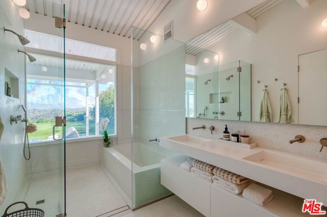 2262 Stradella Road, Los Angeles CA: https://media.crmls.org/mediaz/ef230df0-37a7-4816-9cdd-00b164bbc76c.jpg