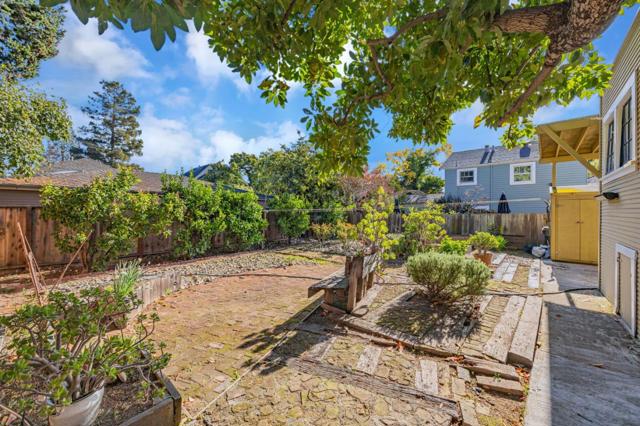 333 Waverley Street, Palo Alto CA: https://media.crmls.org/mediaz/ef2316ac-c816-48ae-8f2b-6e3ef26d2868.jpg