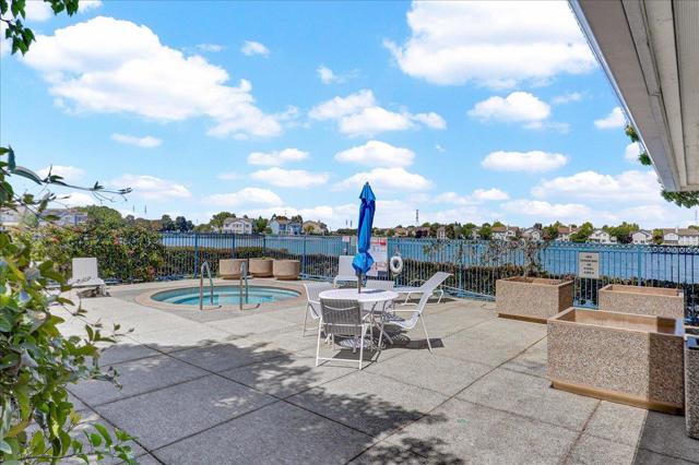 401 Baltic Circle,  CA: https://media.crmls.org/mediaz/ef2429e6-23e4-4b7b-b847-ae217b337daf.jpg
