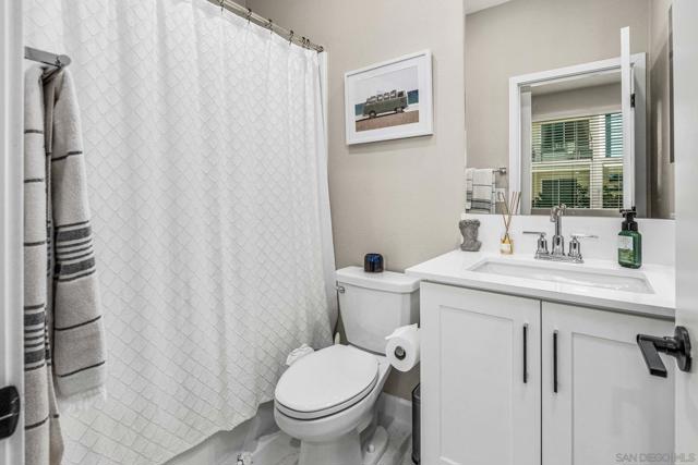1821 Onyx Ln, Chula Vista CA: https://media.crmls.org/mediaz/ef248099-d32e-4ab8-a76a-e587f7ae0de9.jpg