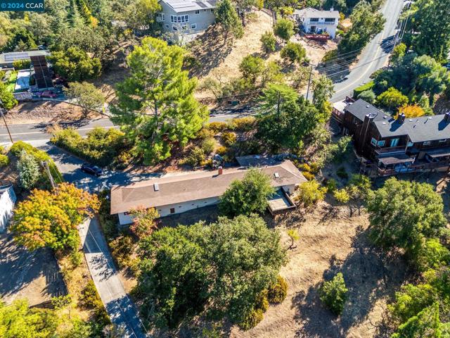 144 Castle Crest Rd, Alamo CA: https://media.crmls.org/mediaz/ef24ae07-b80a-4079-857a-be5380209781.jpg