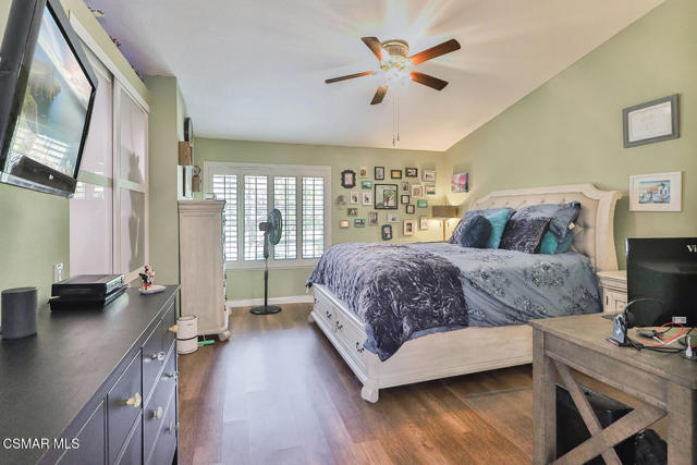 388 Country Club Drive, Simi Valley CA: https://media.crmls.org/mediaz/ef24cb37-1fc5-4cce-85b0-bdd2c03d6362.jpg