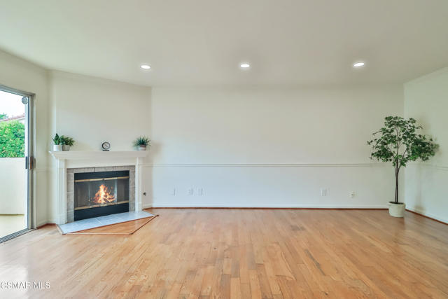 2711 Stearns Street, Simi Valley CA: https://media.crmls.org/mediaz/ef250d43-49ca-4c2f-a75e-b2ca4d5efcb2.jpg