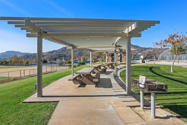 303 Ventasso Way, Fallbrook CA: https://media.crmls.org/mediaz/ef251186-d0e2-4714-ae87-33d37f3e8766.jpg