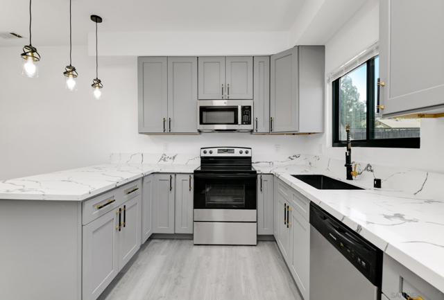 3443 Golden View Ter, Lemon Grove CA: https://media.crmls.org/mediaz/ef25d906-78ab-4e9f-8c2b-159351a831c4.jpg