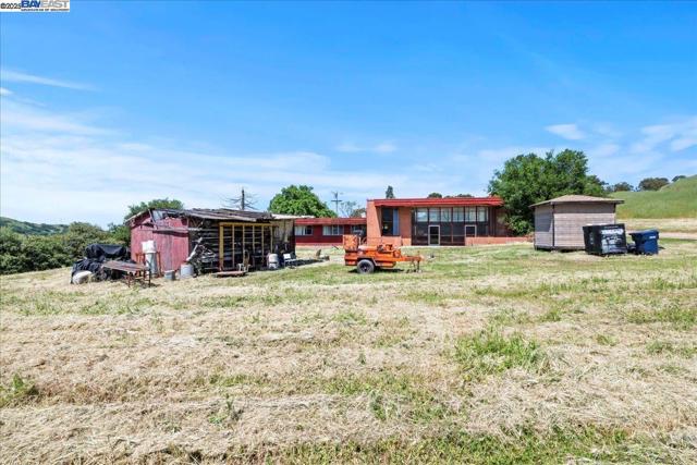 6400 Mines Rd, Livermore CA: https://media.crmls.org/mediaz/ef264419-bfbd-4d1a-bd98-2d612df22974.jpg