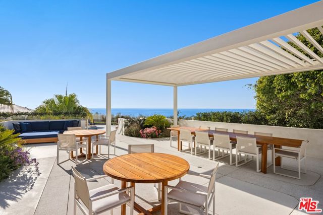 101 Ocean Avenue, Santa Monica CA: https://media.crmls.org/mediaz/ef26692c-3cf2-4cc5-a966-173ebf31b8fc.jpg