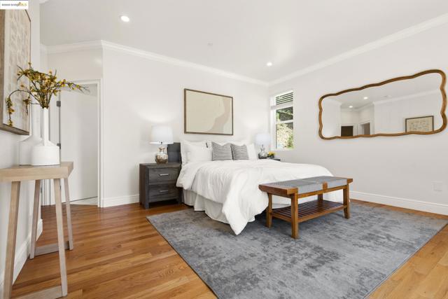 5915 Balboa Dr, Oakland CA: https://media.crmls.org/mediaz/ef26cb22-a27b-46c5-b28e-2b8b0a37f616.jpg