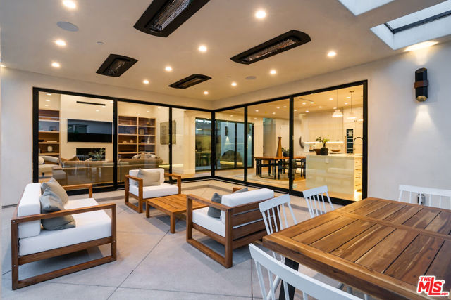 3076 Glenhurst Avenue, Los Angeles CA: https://media.crmls.org/mediaz/ef272fb3-312e-4a3e-8245-9b4ccc10550e.jpg