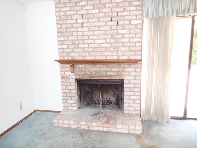 1955 Redwood Road, Hercules CA: https://media.crmls.org/mediaz/ef2765a8-7b22-45f7-8125-c0635990fed6.jpg
