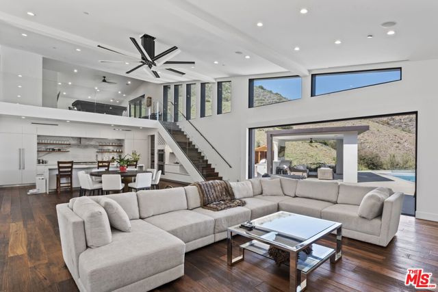 31830 Lobo Canyon, Agoura Hills CA: https://media.crmls.org/mediaz/ef27bf0a-021c-433a-b799-eb6c09f08eed.jpg