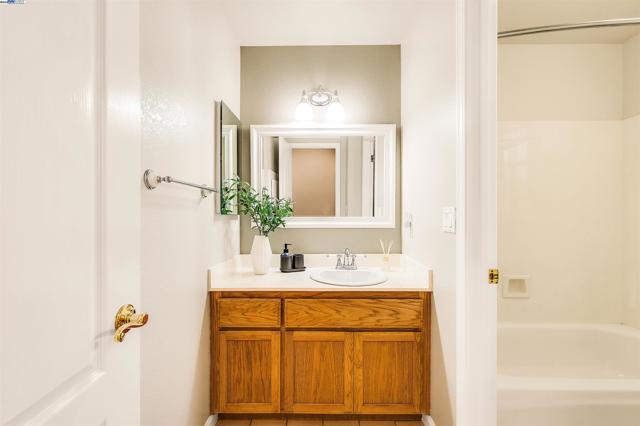 4301 Horner St, Union City CA: https://media.crmls.org/mediaz/ef27fb2f-4864-4d0c-9737-ff0658fa955d.jpg