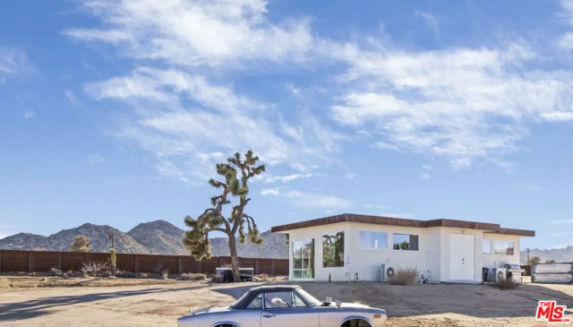 5256 William S Hart Road, Pioneertown CA: https://media.crmls.org/mediaz/ef28d19a-0a1f-48ef-8121-31b268c2f061.jpg