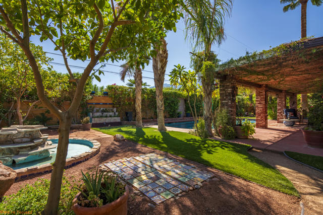 14 Gary Circle, Palm Springs CA: https://media.crmls.org/mediaz/ef28f434-e176-4b6a-b82a-7216fdecf86e.jpg