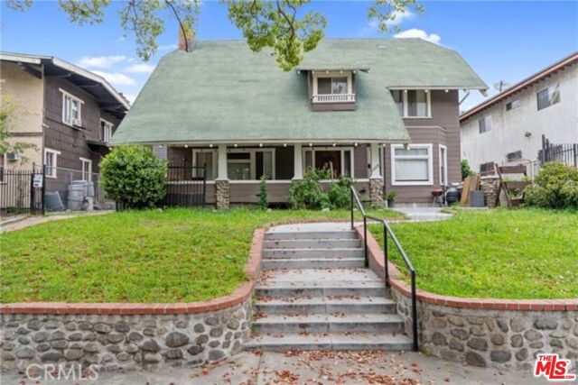 1959 S La Salle Avenue, Los Angeles CA: https://media.crmls.org/mediaz/ef28fd5d-e714-45c2-9c6e-be5d2c1fd32a.jpg