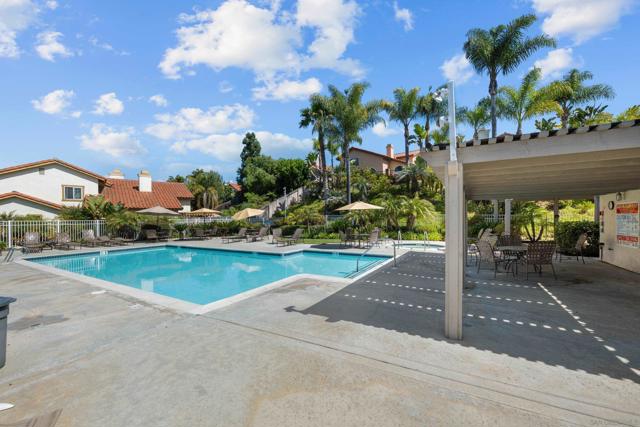 1572 Roma Dr, Vista CA: https://media.crmls.org/mediaz/ef297f14-b60b-4320-9e08-0f553514ff8f.jpg