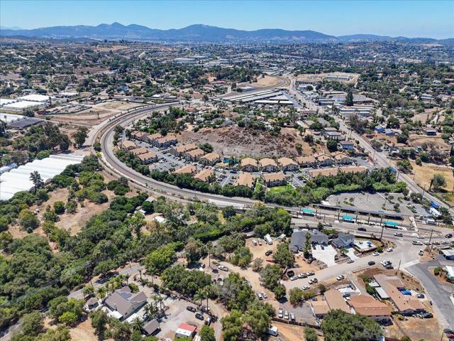 1960 Buena Creek Rd, Vista CA: https://media.crmls.org/mediaz/ef29ab95-11a8-4310-a6d6-6e47025a300a.jpg