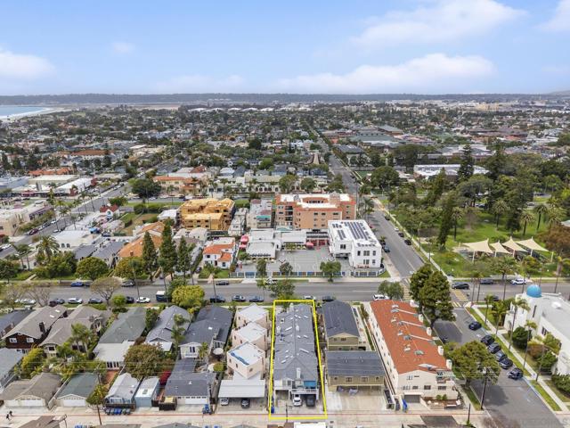 717 C Ave, Coronado CA: https://media.crmls.org/mediaz/ef2a4b7a-702d-47d0-98d2-7552f8a87c71.jpg
