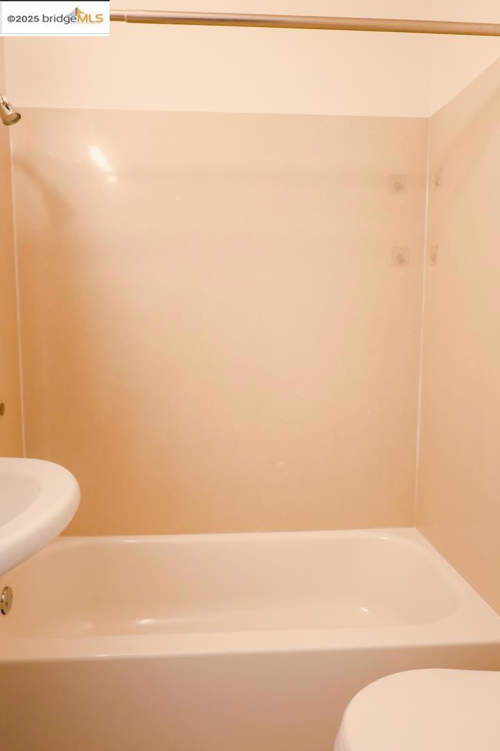 https://media.crmls.org/mediaz/ef2ad3cd-4ad6-438d-9588-1f0d34113adc.jpg?preset=X-Large