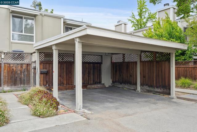 136 Garden Creek Pl, Danville CA: https://media.crmls.org/mediaz/ef2b602b-92b8-4f48-8e23-47215ed3d002.jpg