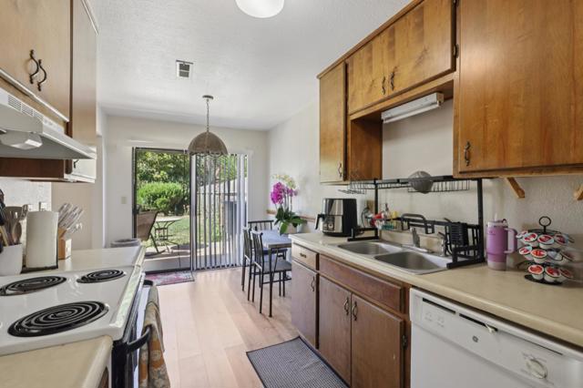 880 Apricot Lane, Hollister CA: https://media.crmls.org/mediaz/ef2be6f1-bcc3-487a-9a01-cbf4d2e8245c.jpg