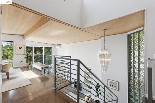 2861 Chelsea Drive, Oakland CA: https://media.crmls.org/mediaz/ef2bf28e-cc98-41a4-b17d-b1ed17204f46.jpg