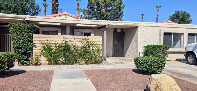 48875 Gosden Court, Indio CA: https://media.crmls.org/mediaz/ef2c8a88-cb07-469b-a2d9-1235385f8bf5.jpg
