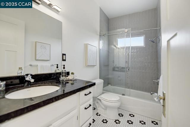 1039 Elsinore, Oakland CA: https://media.crmls.org/mediaz/ef2c9b72-4342-47ff-a7ca-5d019b422598.jpg